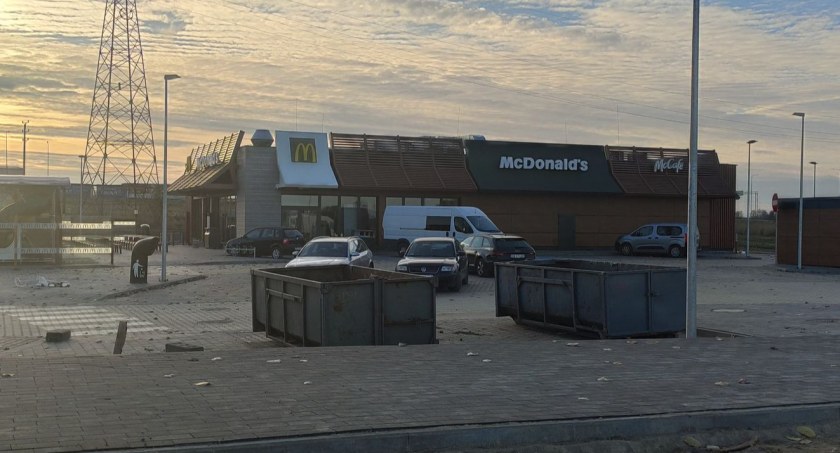 Zdjęcie przedstawia restaurację McDonalds w Zambrowie