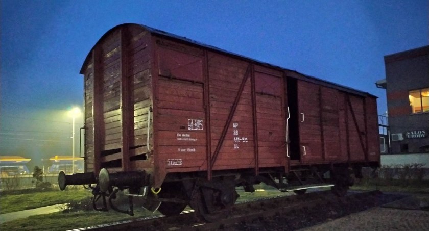 Zdjęcie: Wagon-pomnik w Szepietowie