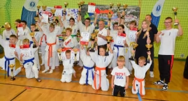 Zdjęcie dotyczy: Pierwszy turniej karate w Ciechanowcu. 127 zawodników walczyło o Puchar Burmistrza [foto]