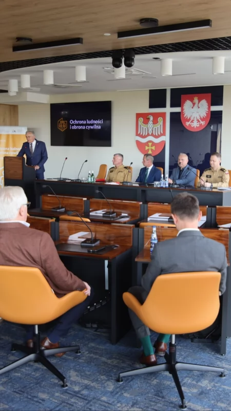 O schronach, alarmach i kryzysach. Ważna konferencja w starostwie [FOTO]