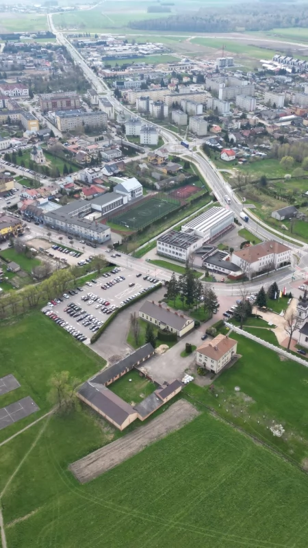 Zamknięte wejścia i dyżury pracowników. Nowe zasady bezpieczeństwa w miejskich placówkach w Wysokiem Mazowieckiem