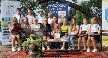 Narodowe Czytanie w Ciechanowcu: Powieść Elizy Orzeszkowej na ciechanowieckiej wyspie [foto]