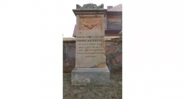 Nagrobek z cmentarza przykościelnego w Winnej-Poświętnej wpisany do rejestru zabytków [foto]
