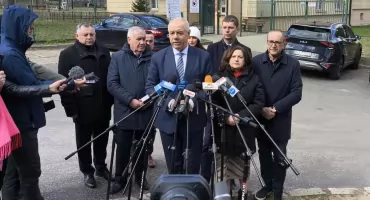 Czerwony Bór na celowniku polityków. PiS protestuje przeciwko paktowi migracyjnemu [VIDEO]