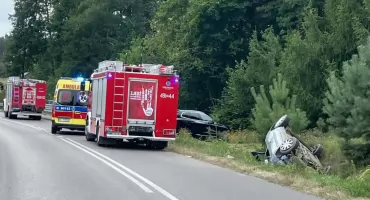 Dachowanie w Dąbrowie Wielkiej. Za kierownicą 20-latek [foto]