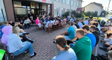Fraszki, Treny i Pieśni pod chmurką – wyjątkowe Narodowe Czytanie w ZSOiZ w Czyżewie [foto]