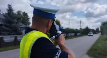 Ponad 60 km/h za szybko w terenie zabudowanym. 42-latek stracił prawo jazdy i zapłacił wysoki mandat