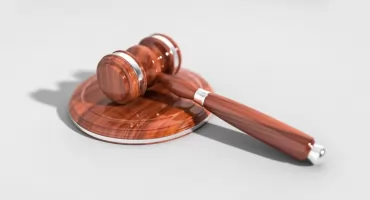 Odmowa przyjęcia mandatu karnego od straży miejskiej – jakie są skutki prawne takiej decyzji?