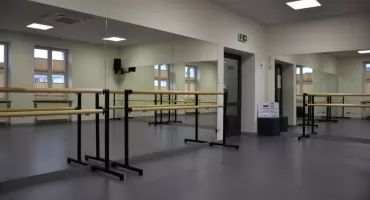 Lepsze warunki do nauki tańca w Wysokiem Mazowieckiem. Sala MOK po doposażeniu [foto]