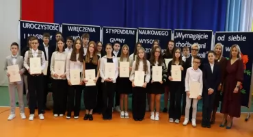 Aż 68 uczniów nagrodzonych za wybitne osiągnięcia w Gminie Wysokie Mazowieckie [foto]