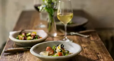 Kulinarna podróż z polskim akcentem – co wyróżnia restaurację Na Skrajnej?