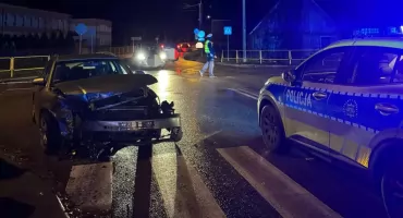 Zderzenie dwóch aut w Jabłoni Kościelnej. Dwoje dzieci trafiło do szpitala [foto]