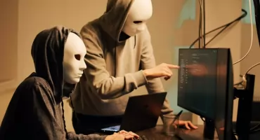 Mieszkaniec powiatu wysokomazowieckiego stracił ponad 13 tysięcy złotych. Uwierzył w szybki zysk na giełdzie