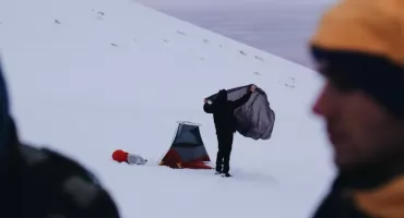 Jak przygotować się na zimowe biwakowanie? Lista niezbędników dla każdego podróżnika