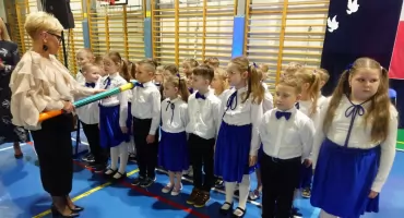 Ślubowanie klas pierwszych w SP1 - wyjątkowy dzień najmłodszych uczniów [foto]