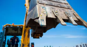 Gmina Ciechanowiec kupuje nową koparko-ładowarkę