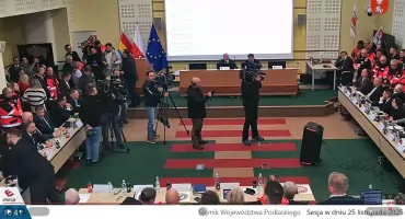 Burzliwa sesja sejmiku i skuteczny protest ratowników. Zarząd województwa wycofuje się z konsolidacji pogotowia ze szpitalami [video]
