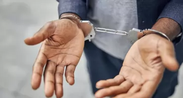 Ciechanowiec: Trzy lata więzienia za wykorzystanie małoletniego. 70-latek poszukiwany przez sąd zatrzymany