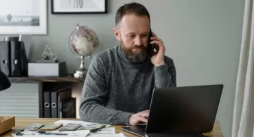 Jakie dane warto analizować w CRM, by poprawić wyniki sprzedaży?