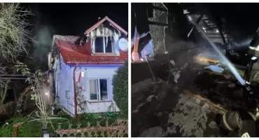 Nocny pożar domu w gminie Wysokie Mazowieckie. Na miejscu pięć zastępów straży pożarnej [FOTO]