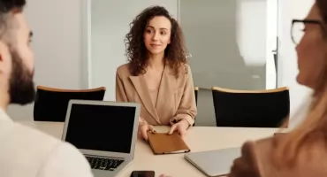 Dlaczego lokalne przedsiębiorstwa coraz częściej przyciągają nowych kandydatów?