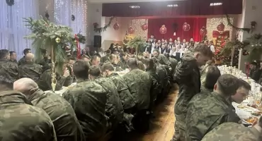 Uroczyste spotkanie wigilijne żołnierzy 15 batalionu lekkiej piechoty z Dąbrowy-Moczydeł [foto]