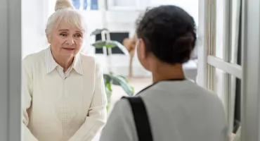 Uwaga na fałszywych urzędników. ZUS apeluje do seniorów o czujność