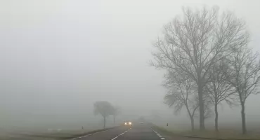 IMGW ostrzega przed gęstą mgłą. Alert dla powiatu wysokomazowieckiego