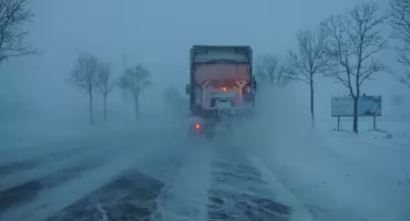 Ślisko na jezdniach – dwa zdarzenia drogowe w powiecie wysokomazowieckim
