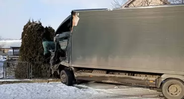 Groźne zdarzenie drogowe w gminie Kulesze Kościelne. Policja apeluje o ostrożność [foto]