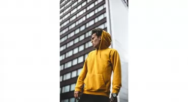 Bluzy młodzieżowe męskie – poradnik wyboru wygodnej i modnej bluzy na co dzień