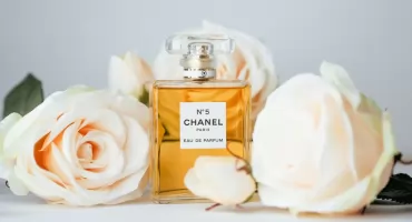 Zapach jako podpis osobowości – jak znaleźć perfumy, które mówią o Tobie wszystko?