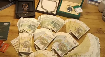 Influencerzy na celowniku służb. 10 osób zatrzymanych za nielegalne loterie – przeszukania także w Podlaskiem [video]