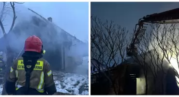 Pożar domu w Ciechanowcu. Mieszkańcy bezpieczni, potrzebna pomoc [foto]