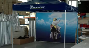 Namioty z nadrukiem – gdy przestrzeń staje się opowieścią