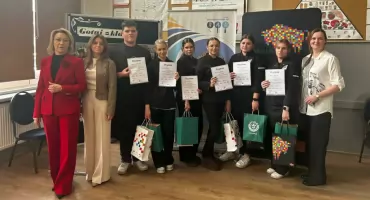 Natalia Czarniawska i Paulina Mościcka z ZSOiZ w Ciechanowcu z awansem do wojewódzkiego finału konkursu Gotuj z klasą [foto]