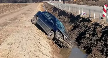 Wypadek w gminie Sokoły. Nietrzeźwy kierowca wypadł z drogi [foto]