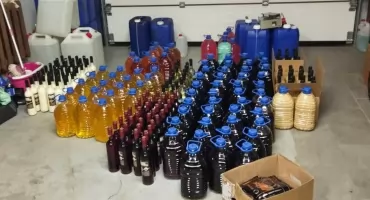 Kolejna bimbrownia w regionie zlikwidowana. Zabezpieczono ponad 1100 litrów alkoholu [foto]