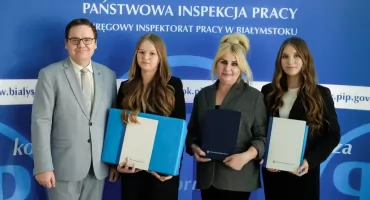 Uczennice „Staszica” najlepsze w regionie. Pojadą na finał konkursu o prawach pracownika do Warszawy
