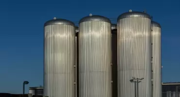 Silosy i kocioł serowarski na sprzedaż. PODR Szepietowo ogłasza przetarg