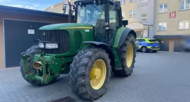 Ukradł ciągnik i jeździł nim po mieście. 20-latek zatrzymany