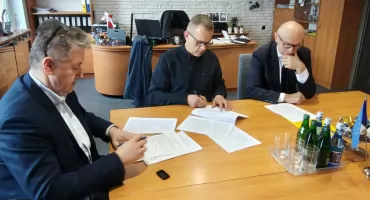 Ponad 3,3 mln zł na remont kolejnych dróg powiatowych. Umowy podpisane [foto]