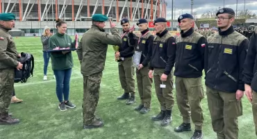 Mistrzowie z Ciechanowca! Uczniowie klas wojskowych bezkonkurencyjni w wojewódzkiej spartakiadzie [foto]