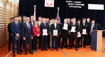 Centrum Kształcenia Zawodowego pożegnało uczniów technikum [foto] 