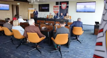 O schronach, alarmach i kryzysach. Ważna konferencja w starostwie [FOTO]