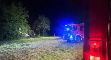 Pustostan stanął w ogniu. Strażacy gasili pożar w gminie Kulesze Kościelne