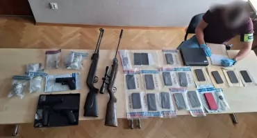 Strzały, narkotyki i broń. Postrzelony kierowca był poszukiwany przez sąd w Wysokiem Mazowieckiem [FOTO + VIDEO]