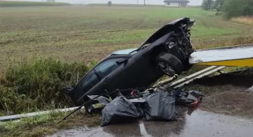 BMW uderzyło w Audi i ciężarową Scanię w Plewkach [foto]
