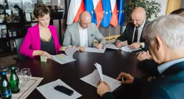 250 tys. zł dla gminy Sokoły. Pieniądze na dach urzędu, altanę i skatepark