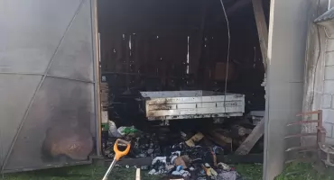 Pożar stodoły w Starej Litwie. Jedna osoba doznała oparzeń [foto]